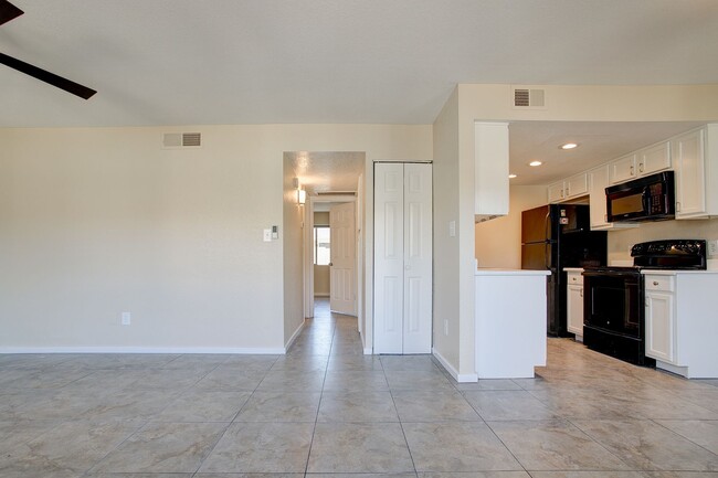 Building Photo - Updated 2 Bedroom, 2 bathroom located in a...