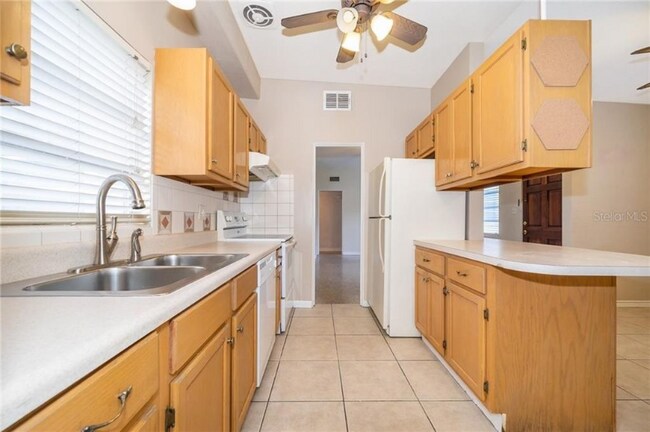 Building Photo - 3504 Lake Margaret Dr