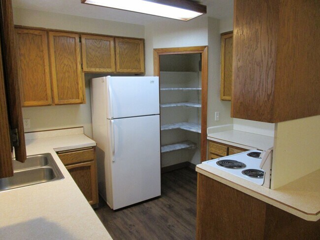 Building Photo - House Right By Ward Rhoden Stadium - Avail...