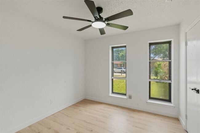 Building Photo - 1101 Delores Dr