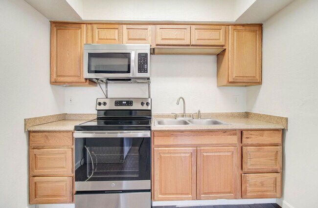 Building Photo - 1501 E Roosevelt St