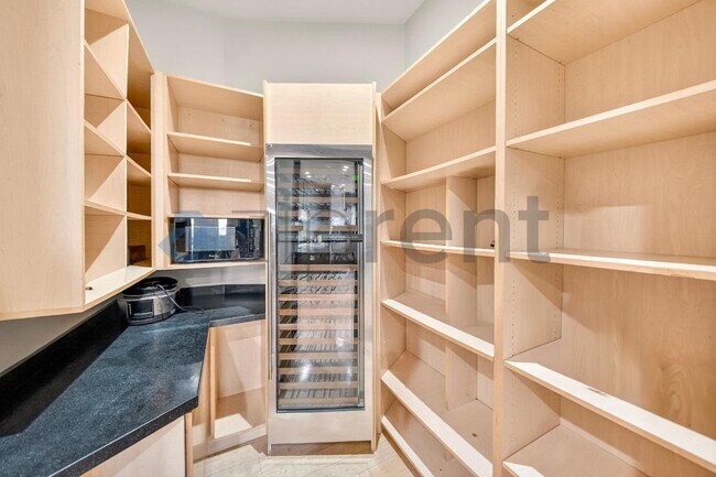Building Photo - Unit