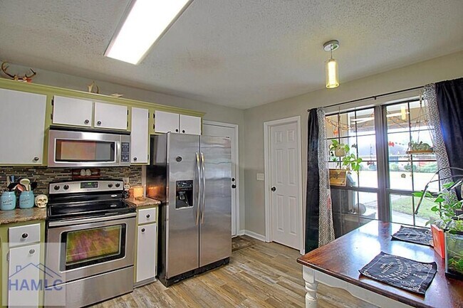 Building Photo - 1567 Pendleton Dr