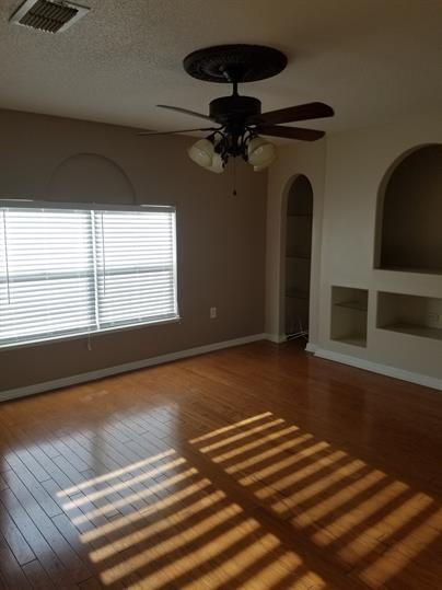 Building Photo - Spacious 4 bedroom, 2.5 bathroom house in Poinciana