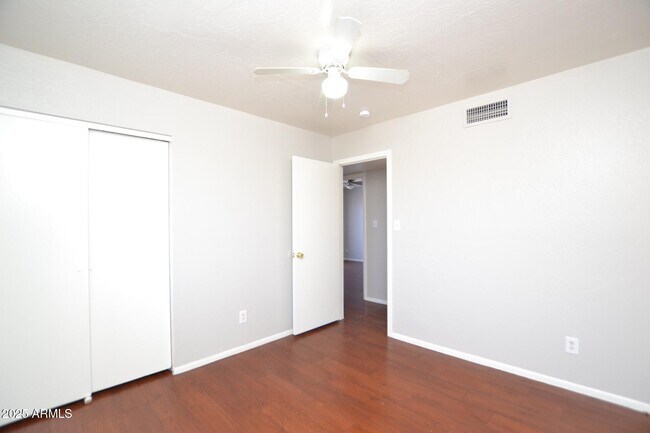 Building Photo - 1934 W Village Dr