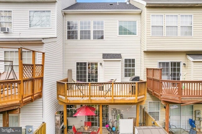 Building Photo - 10136 Pale Rose Loop