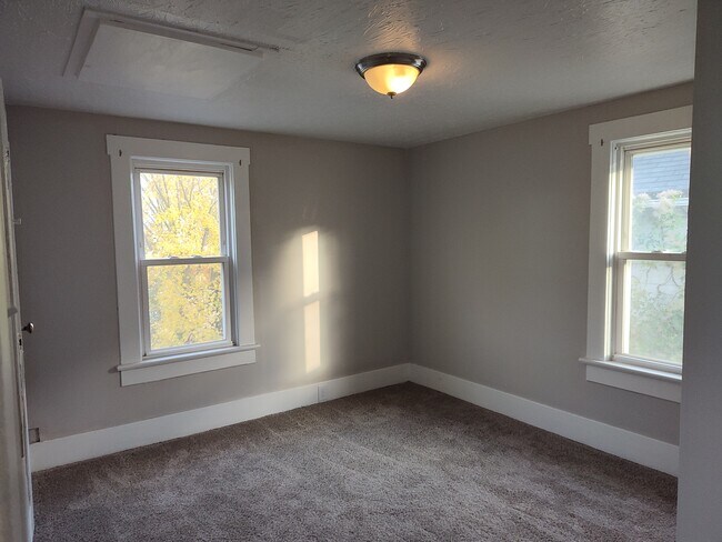 Building Photo - 145 21st St NW