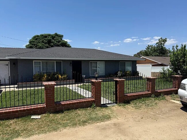 Primary Photo - 33041 Case St