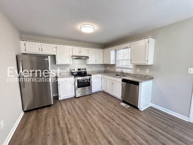 Building Photo - 321 Sadler Dr