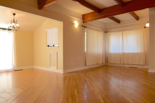 Building Photo - Fantastic Home in New Monterey Near DLI