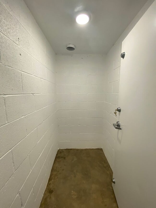 Building Photo - 2011 Maurice St