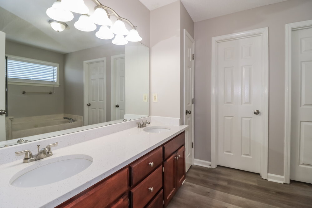 Building Photo - 8891 Hidden Springs Cove