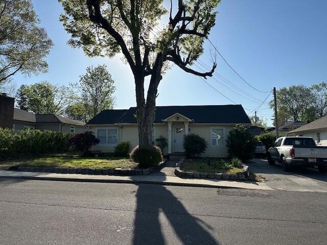 Building Photo - 860 Harle Ave NW