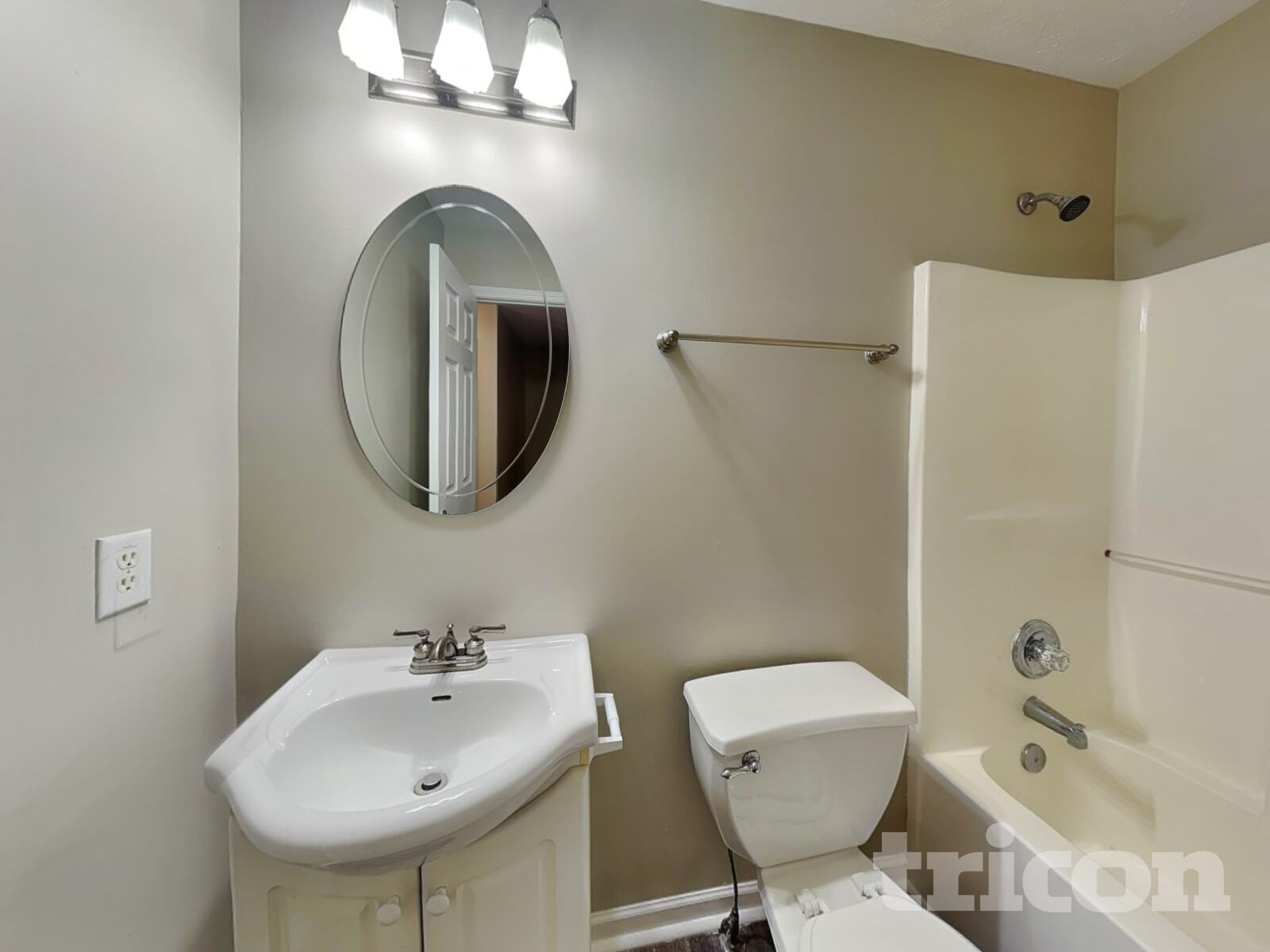 Building Photo - 401 Breeze Way