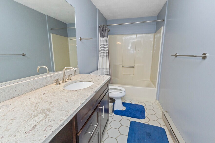 2nd bathroom - 1218 Vfw Pky