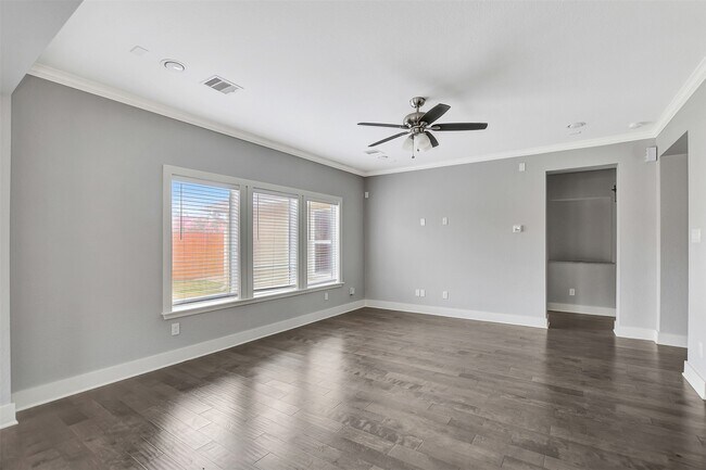 Building Photo - 315 Tilden Dr