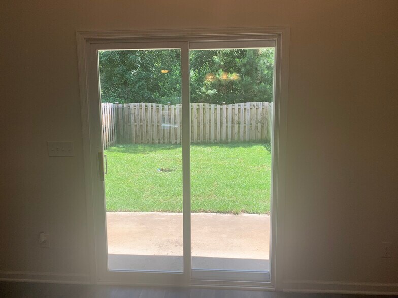 Building Photo - 215 Orange Pond Ct