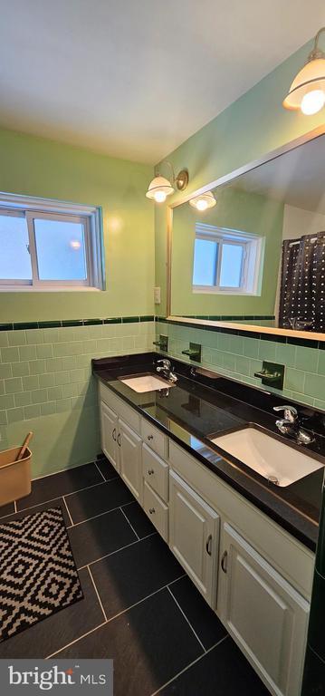 Building Photo - 2645 Valley Ave