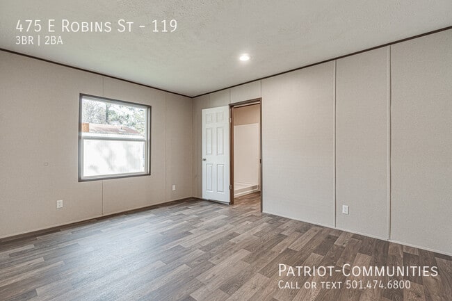 Building Photo - 475 E Robins St