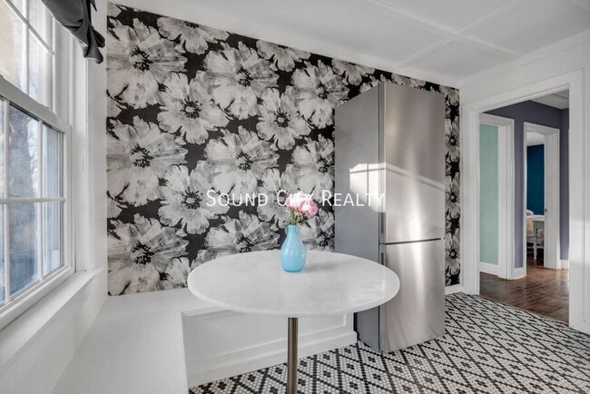 Building Photo - 1203 Kermit Dr