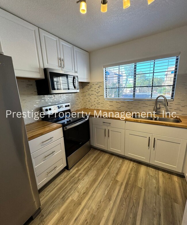 Building Photo - 3/2.5 Beautiful 2 Story Townhome!