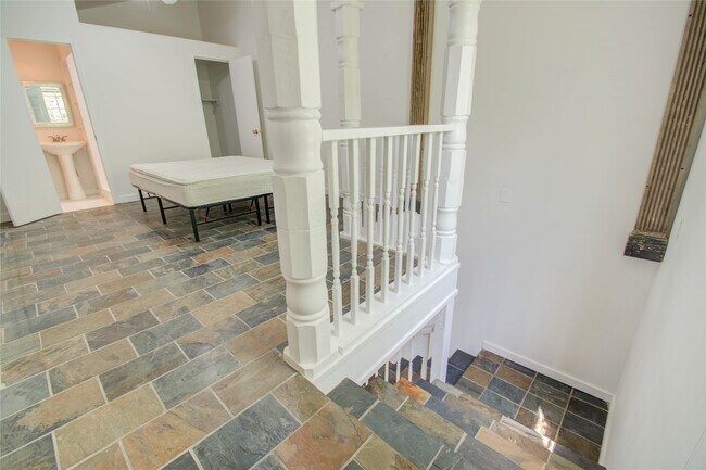 Building Photo - 5311 Palmetto St