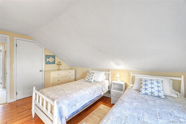 Building Photo - 170 Beach Ln