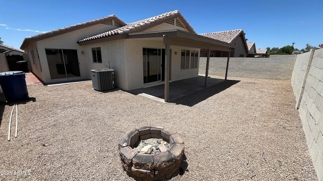 Building Photo - 1690 E Countrywalk Ln