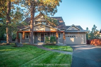 Building Photo - Beautiful NW Bend Home!