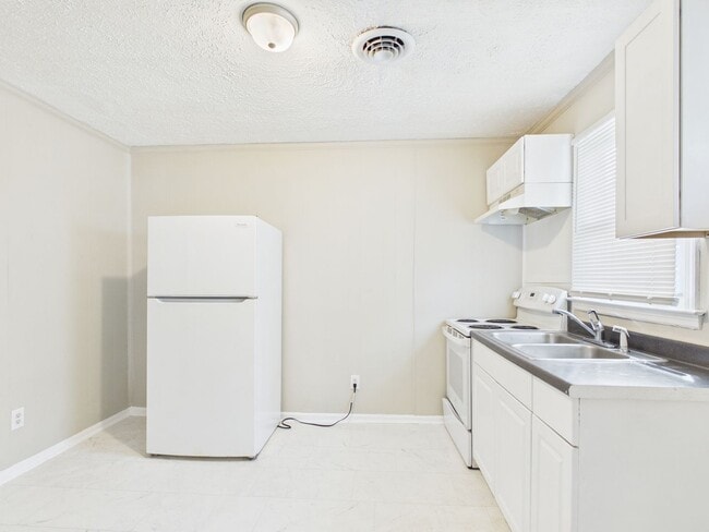 Building Photo - 838 S Jones St