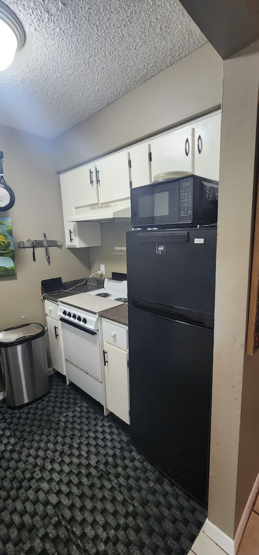 Building Photo - First two weeks for approved applicant.