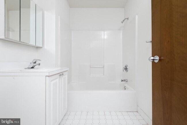 Building Photo - 116 S 7th St