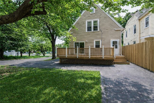 Building Photo - 721 Salt Springs Rd