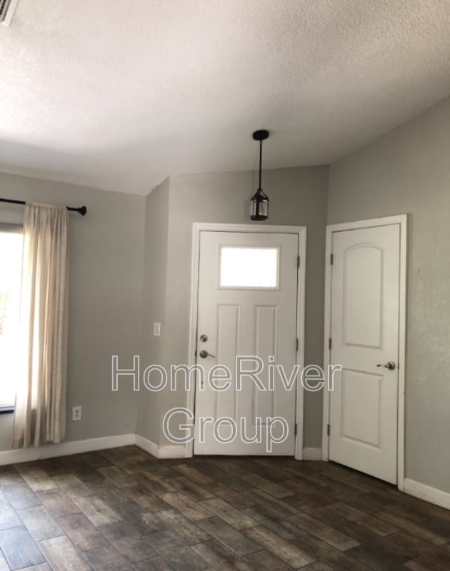Building Photo - 1410 Glenmere Dr