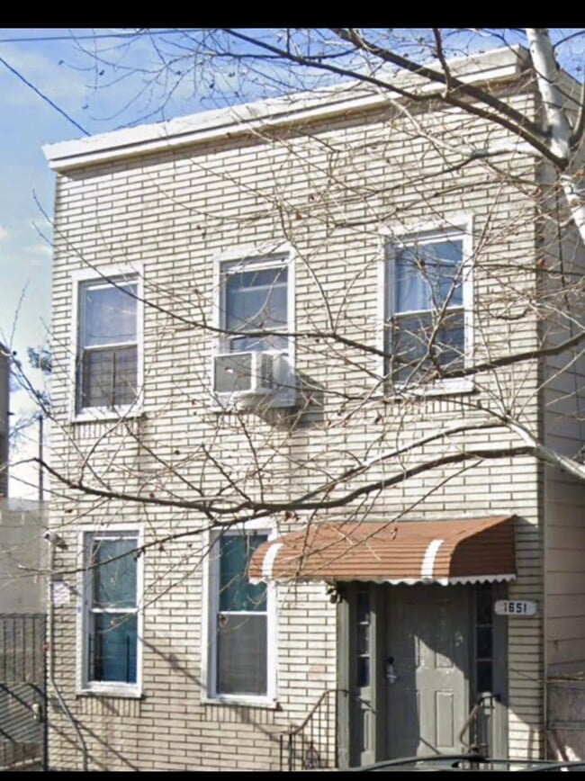 Building Photo - 1651 Hunt Ave
