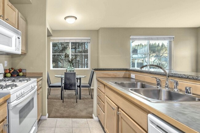 Building Photo - Charming 1 Bedroom Sammamish Condo