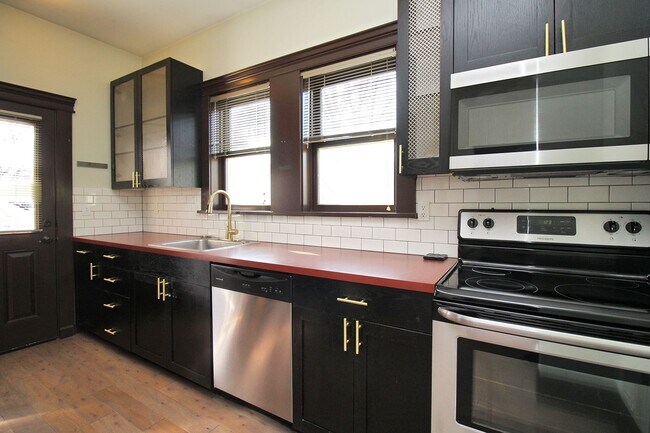 Building Photo - 1634 NW Everett St