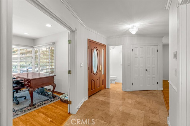 Building Photo - 591 Busch Pl