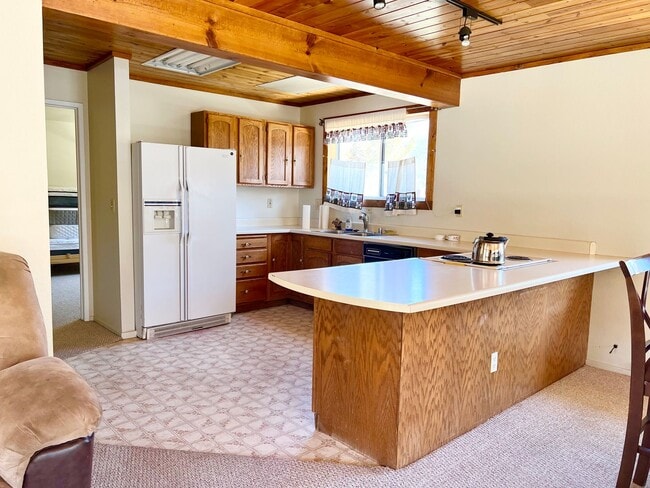 Building Photo - LARGE HOME WITH HUGE BONUS AREA