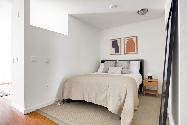 Building Photo - 330 3rd Ave W