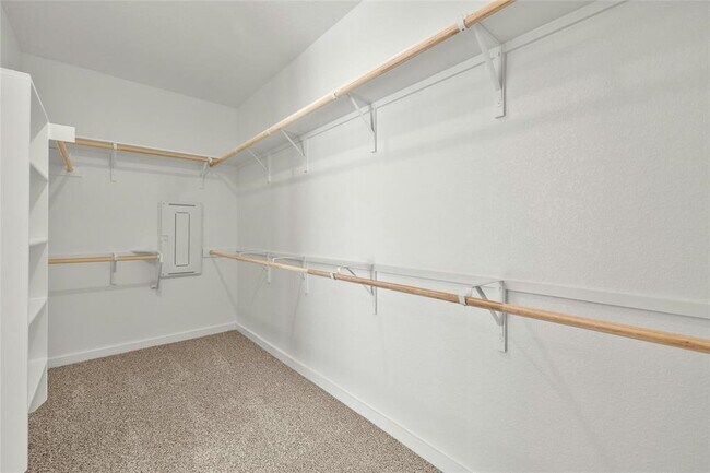 Building Photo - 113 Shadow Oak Cv