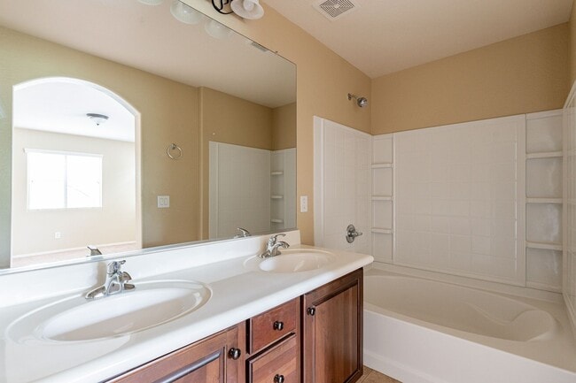 Building Photo - 3 bedroom home in Surprise