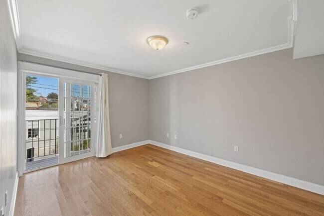 Building Photo - 25 Howland St