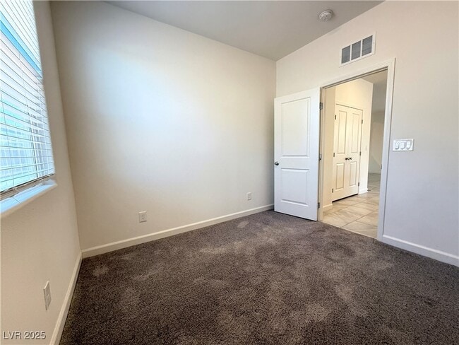 Building Photo - 8765 Crestwood Hls St