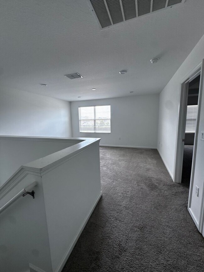 Building Photo - Spacios 4 Bedroom Home for Rent in Orlando - Available NOW!