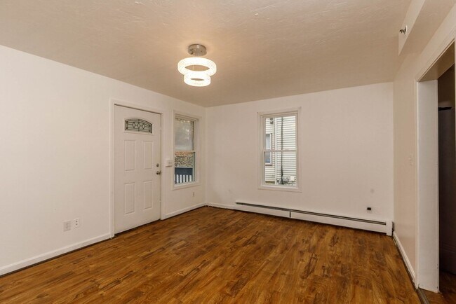 Building Photo - 13 Greenwood St