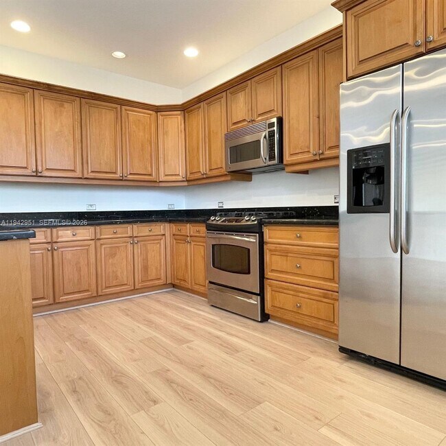 Building Photo - 3020 NW 125th Ave