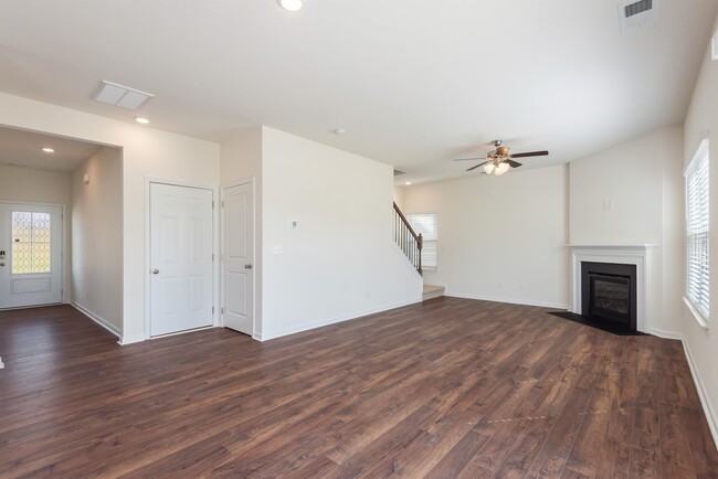 Building Photo - 927 Dora Rose Rd