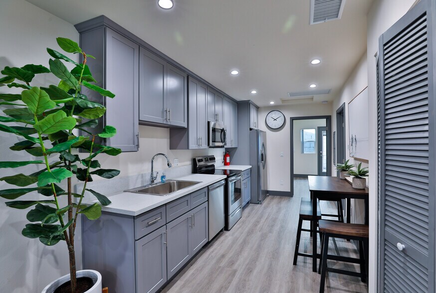 Building Photo - 2811 Menlo Ave