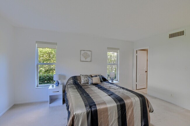 Building Photo - 800 E Camino Real